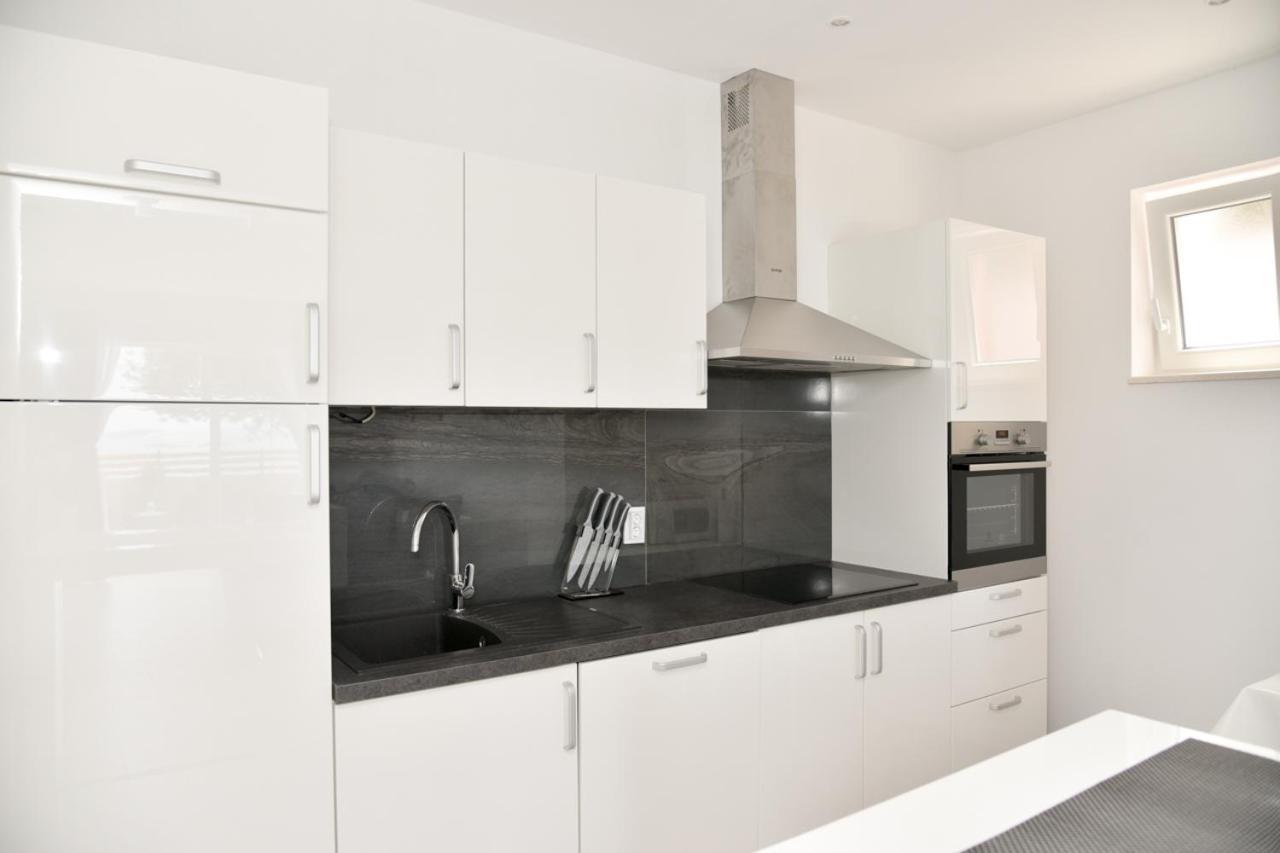Apartment Eli - Sea View Млини Екстериор снимка
