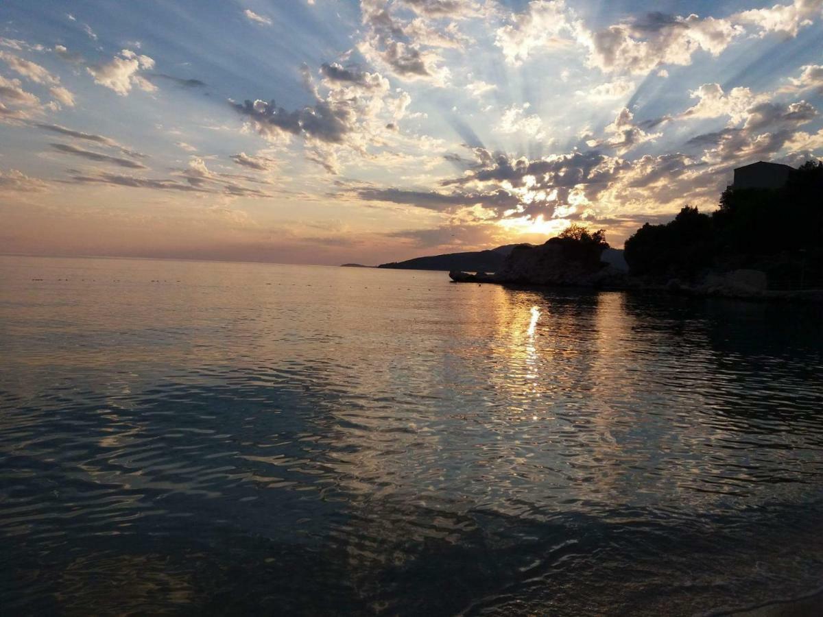 Apartment Eli - Sea View Млини Екстериор снимка